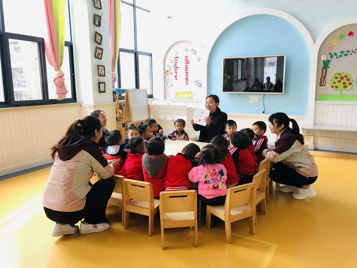 幼儿园让爱住我家节目串词_幼儿园让爱住我家串词_爱上幼儿园串场词
