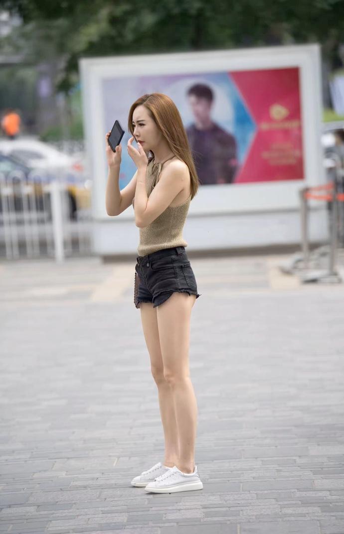 长腿姐姐皮裤摇单车_长腿姐姐_美女长腿姐姐爱上我