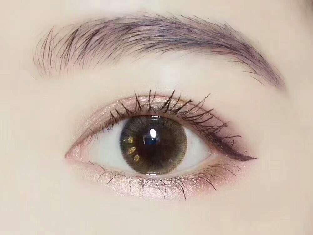电眼美女，双眸迷人，一见倾心！