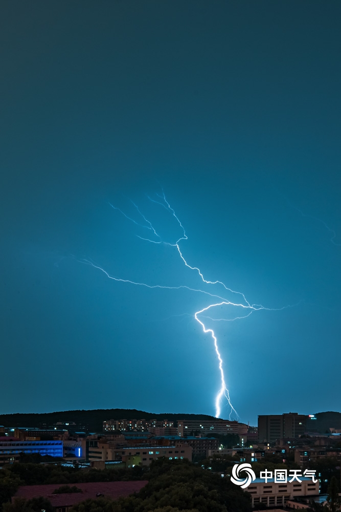 暴雨图片_暴雨图_暴雨图标图片