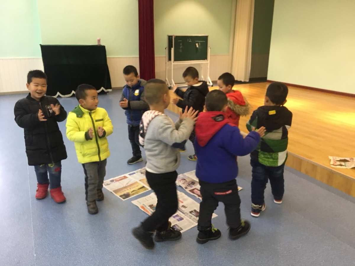 踩报纸游戏心得与感悟_踩报纸游戏_团队踩报纸游戏