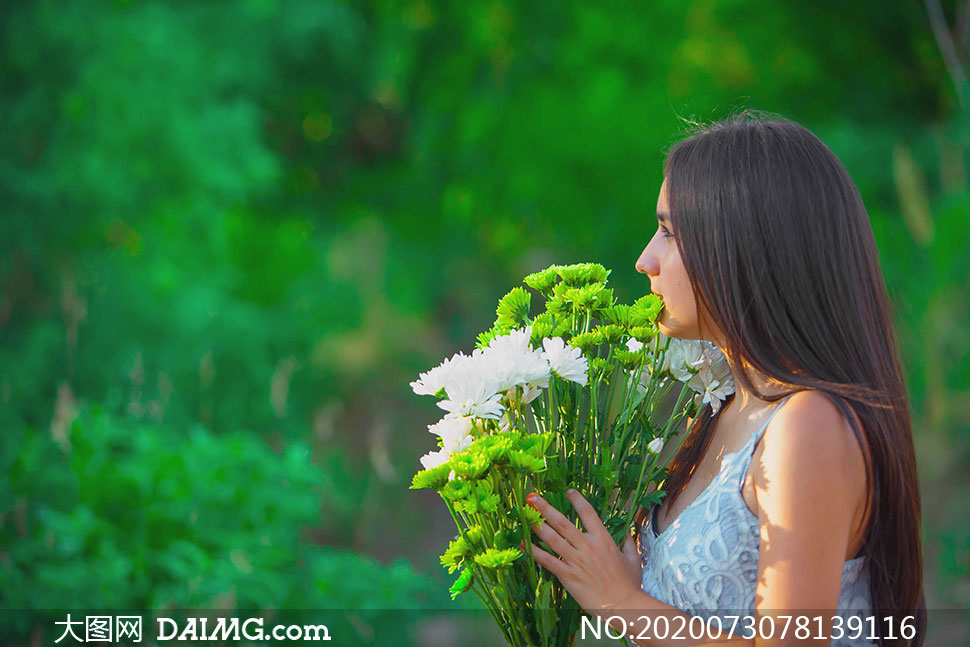 长发侧面美女头像_美女长发飘飘侧面写真图_长发侧面有气质女人的图片
