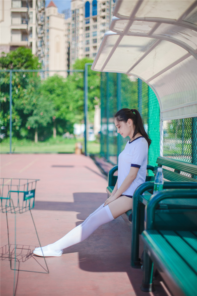 活力少女，充满朝气，勇往直前
