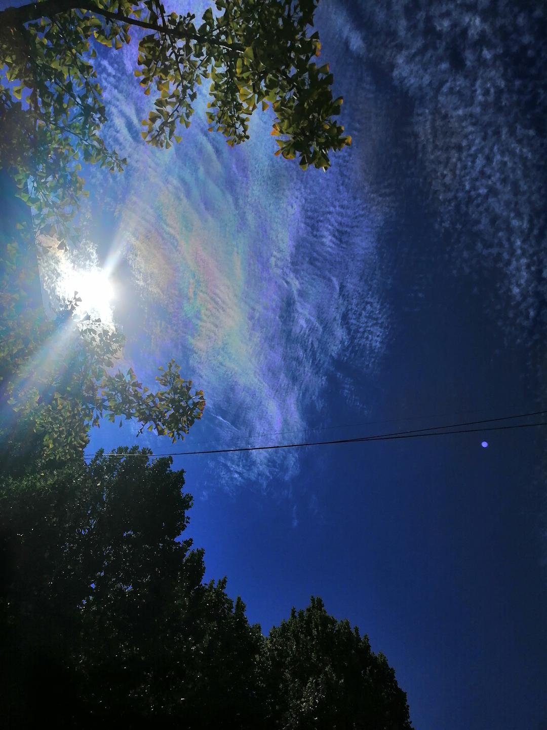 天空美眉