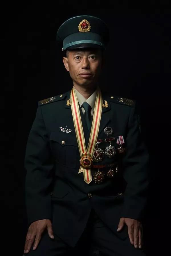 勋章荣誉战士有什么用_荣誉勋章2010和战士_荣誉勋章：战士