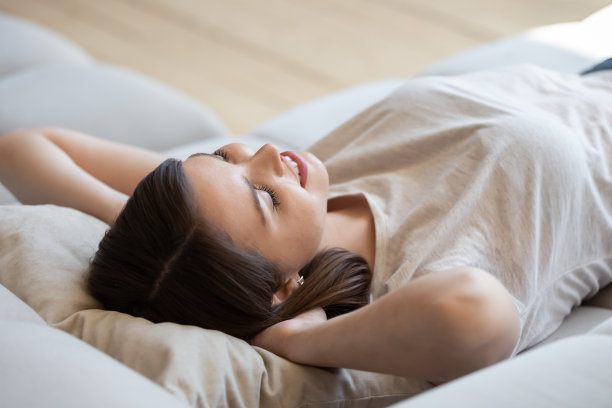 美女睡觉了吗_美女入睡古诗_看你怎么秀帮助美女入睡