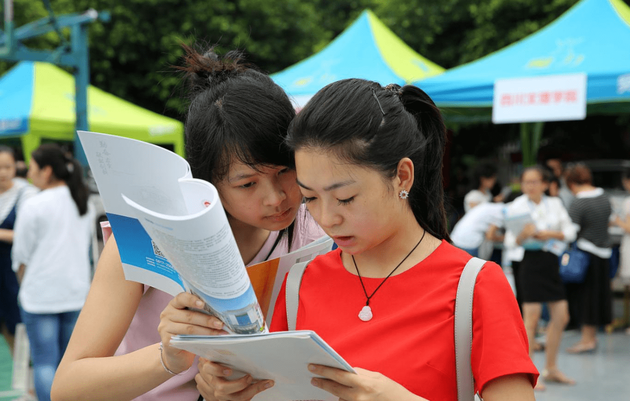 志愿填报助手_掌上高考ai志愿填报助手_ai高考志愿填报助手