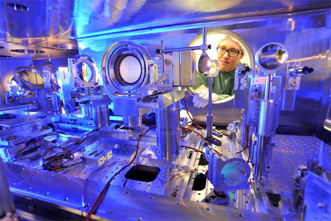 激光器速率_激光器加速寿命5000h_激光加速器