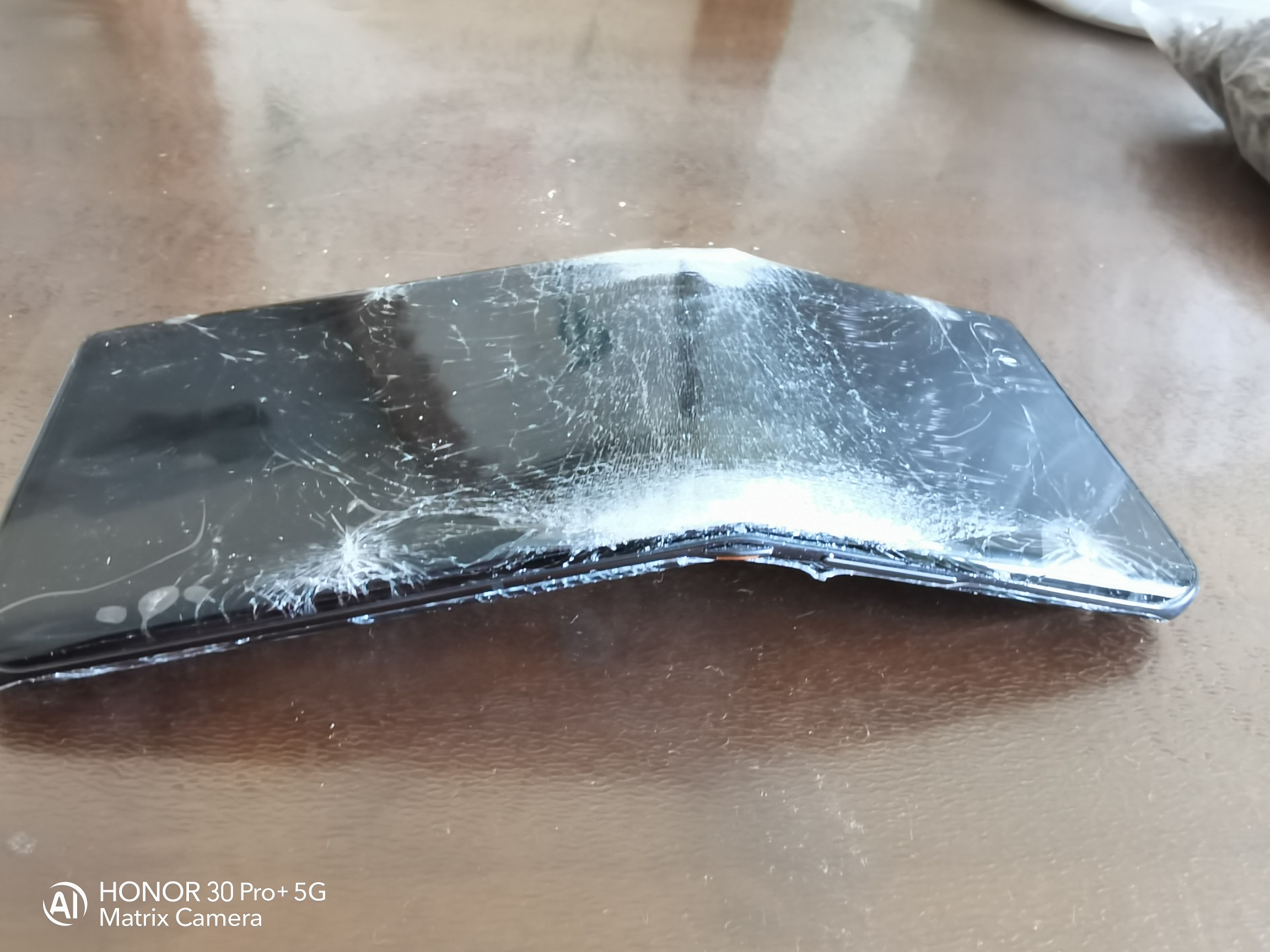男生游戏输了摔一下手机_游戏输了摔手机的人什么心态_游戏输了摔手机表情包