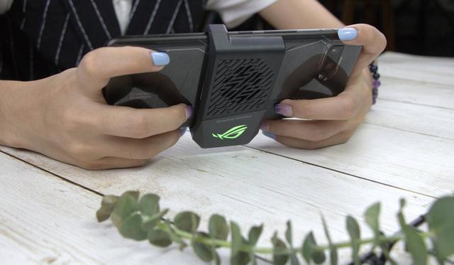 黑鲨手机游戏_黑鲨游戏手机发布会_黑鲨手机玩游戏会发烫吗