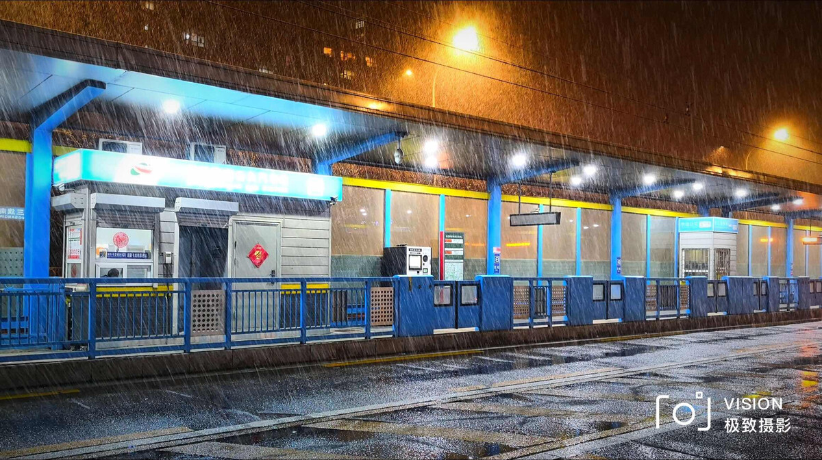 雨中的车站歌曲_雨中车站手机游戏_雨中列车