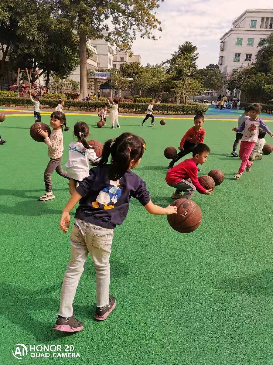 幼儿园游戏拍球玩法_幼儿园手机拍球游戏_幼儿园拍球游戏规则