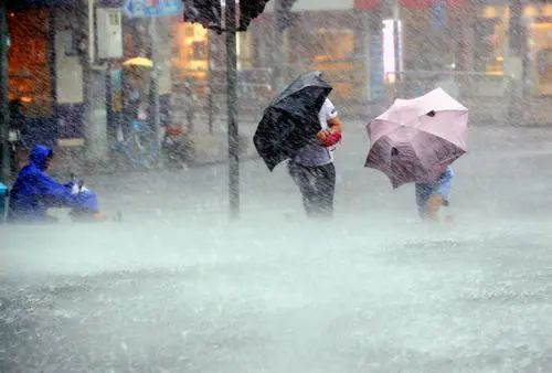 下雨清明上河园退票吗_下雨清明节祭拜祖先的氛围_清明下雨好还是不下雨好