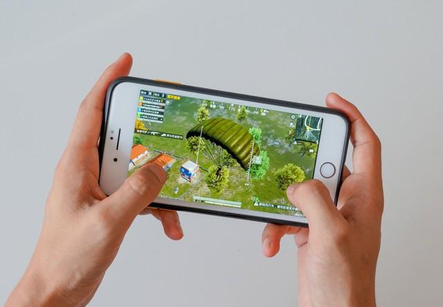 电脑操控手机玩游戏的软件_操控能否玩电脑手机游戏用手柄_能否用手机操控电脑玩游戏