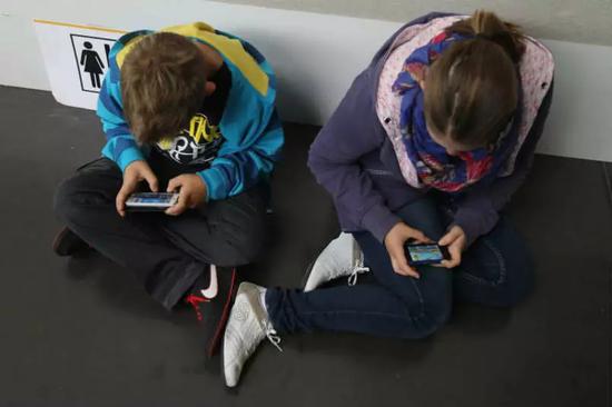孩子手机游戏时间-揭秘！孩子玩手机游戏，家长的正确打开方式是什么？