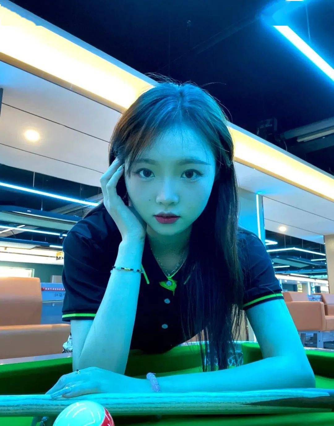 打马球_打马球的衣服品牌_打马球顾廷烨身边的女子是谁