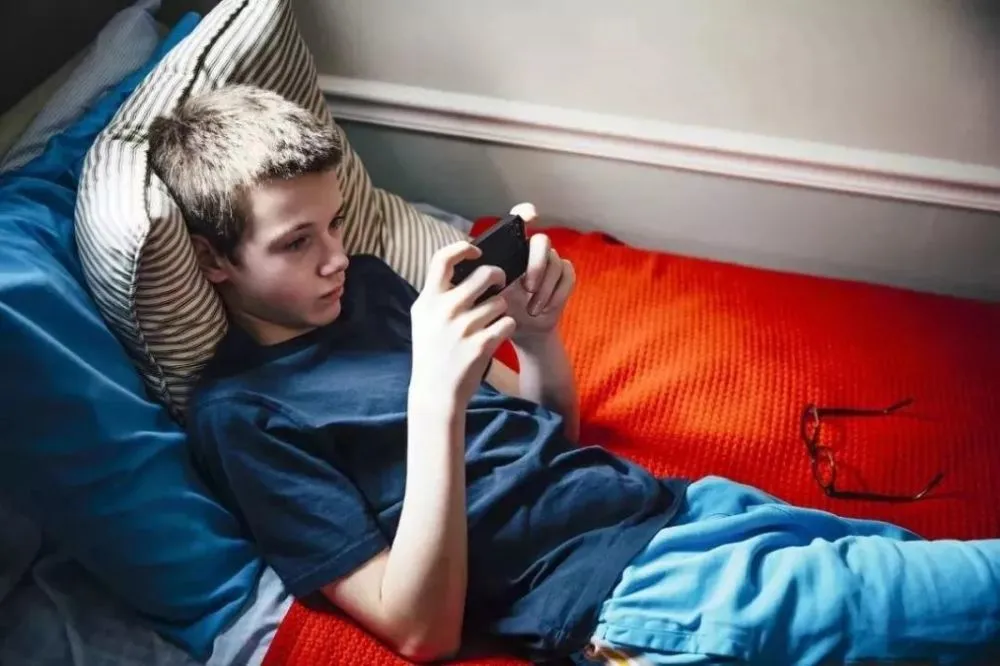 怎么戒掉小学生手机玩游戏-如何有效戒掉手机游戏：针对小学生的方法和建议