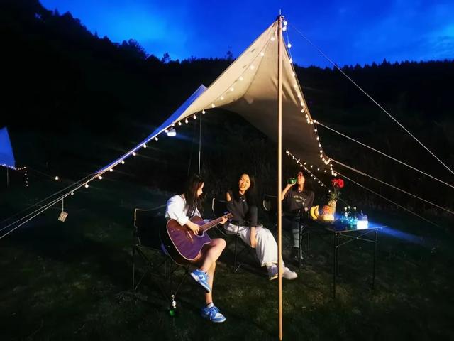 壁纸旅行_露营游戏推荐手机女生壁纸_壁纸旅游