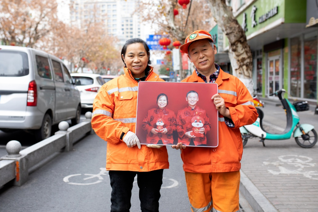 环卫工人图片下载_环卫工人的照片儿_环卫工人玩手机游戏图片
