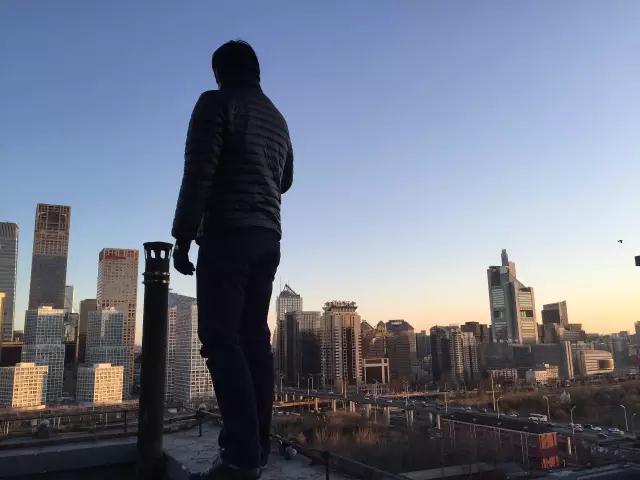 残黑登山赛车_黑深残_残黑的反义词