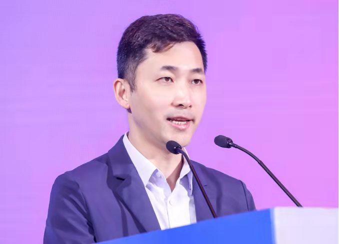 酒后玩游戏_喝酒后打游戏_酒后抱着手机乱打游戏