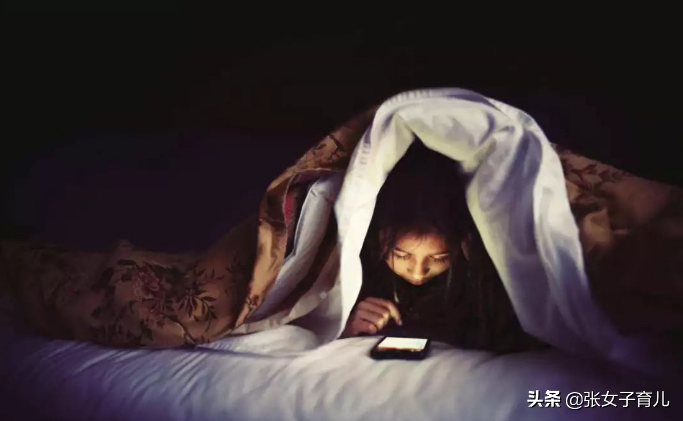 有些人用手机玩游戏好吗_手机玩游戏的好处和坏处_玩手机游戏的都是什么人