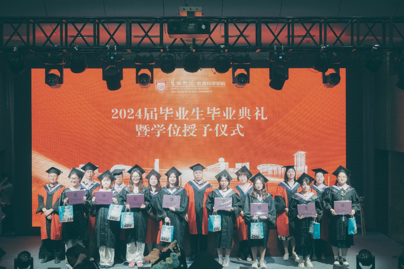 6月18_月亮_月经过后几天又出血了怎么回事